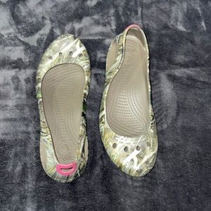 Camo croc flats